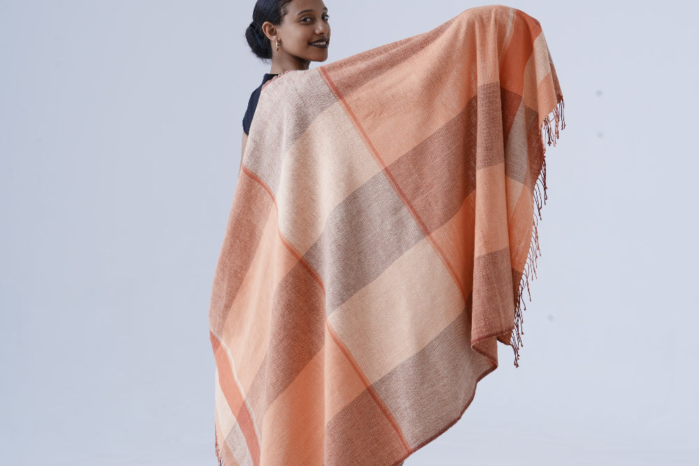Mareb bath towel on model