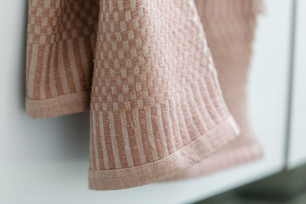 Tana hand towel in clay close up