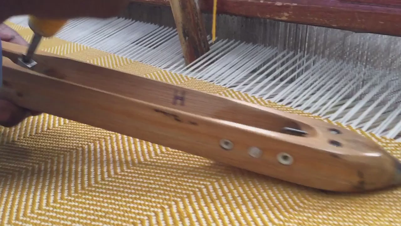 Video of the making process of mechot throw blanket