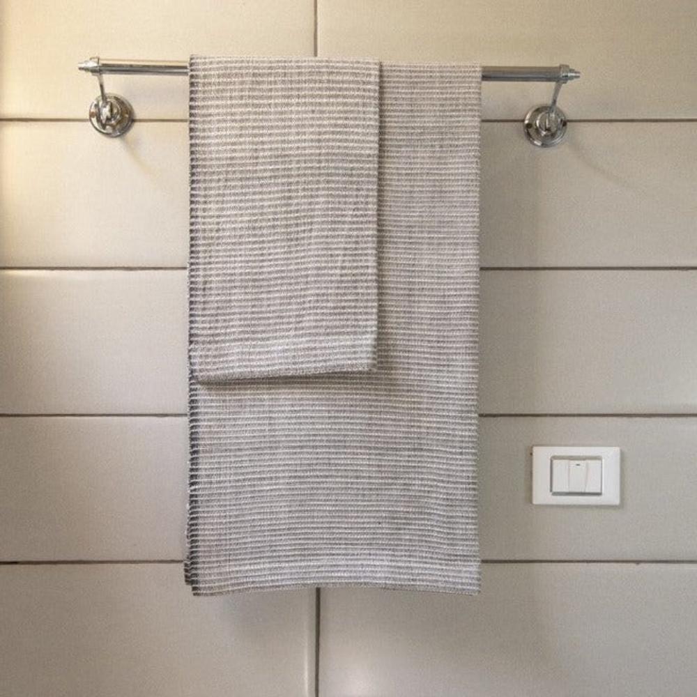 Light grey Zarima bath towel hanging