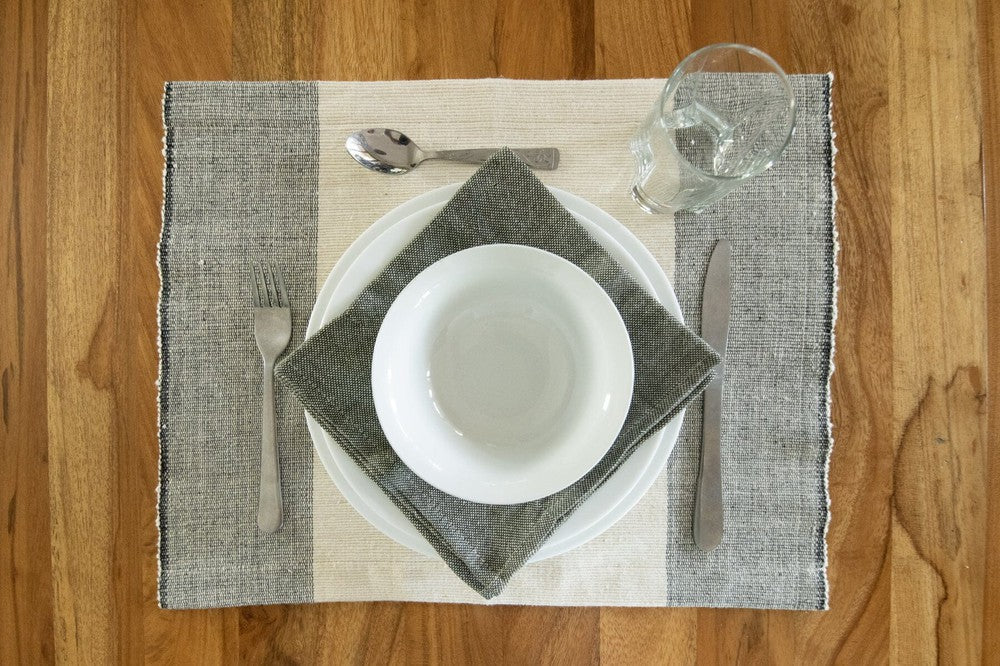 Sodo placemat in ivory with cutlery and a plate