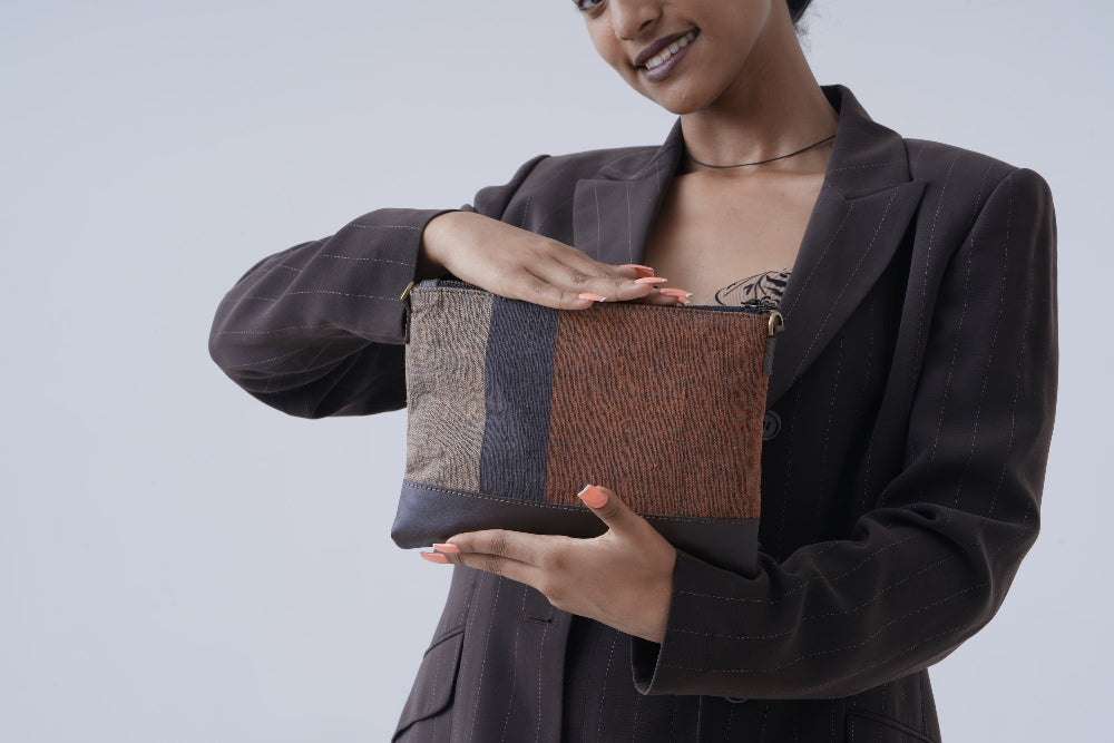 Chiban cacao cross body with model