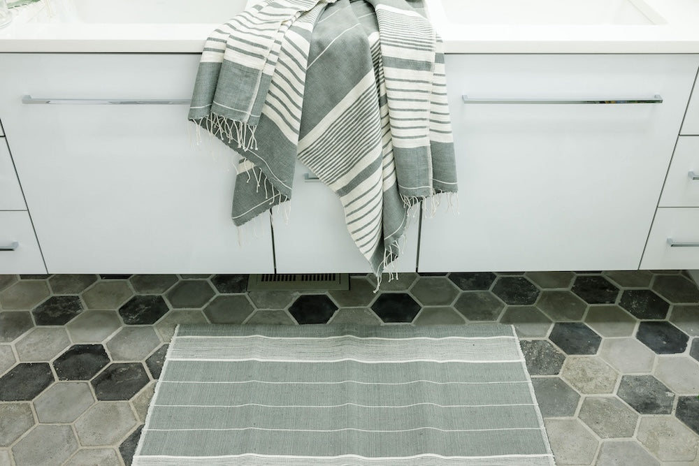 Dawa Bath Mat in Grey and Bath Towel in Bathroom 