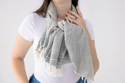 Judith shawl in grey around a female model's neck