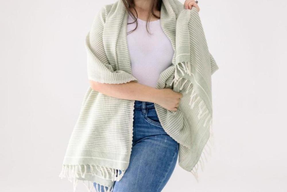 Female model wearing the Judith shawl in mint