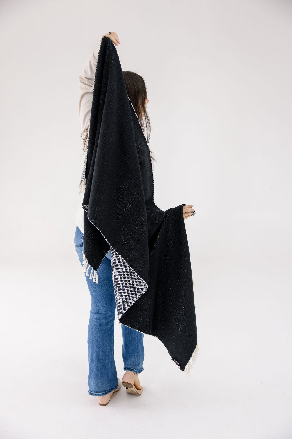 Maya shawl in black and white on a female model from the back