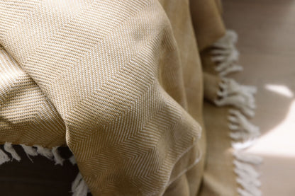 Mechot throw blanket in beige close up 