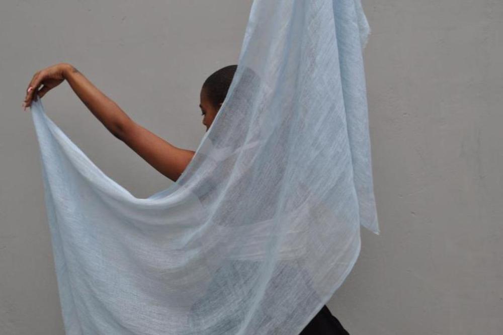 Telba linen shawl on a model from behind. 