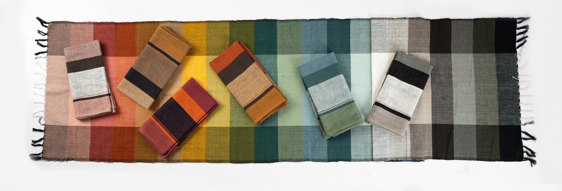 dalol napkins in 6 variants on kalam runner