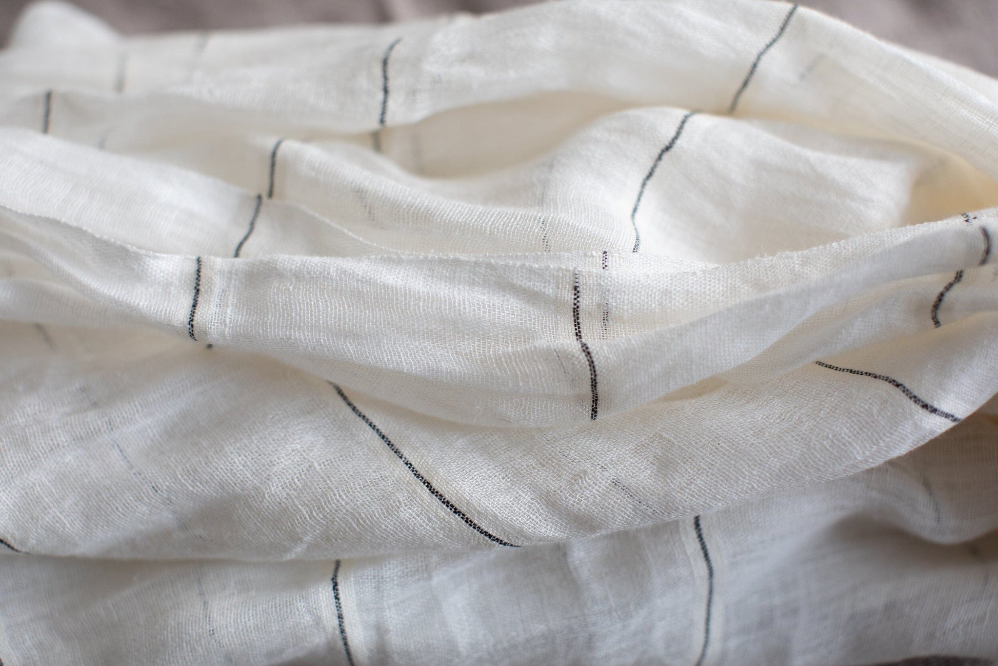 Adina shawl shawl sabahar White with lines in black 