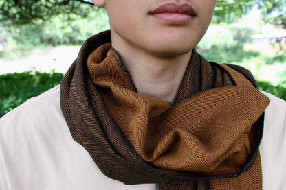 Degu scarf sabahar in bronze on model 