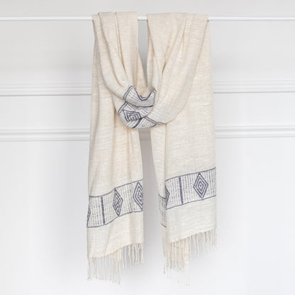 Queen Menon shawl shawl sabahar Ivory and grey 