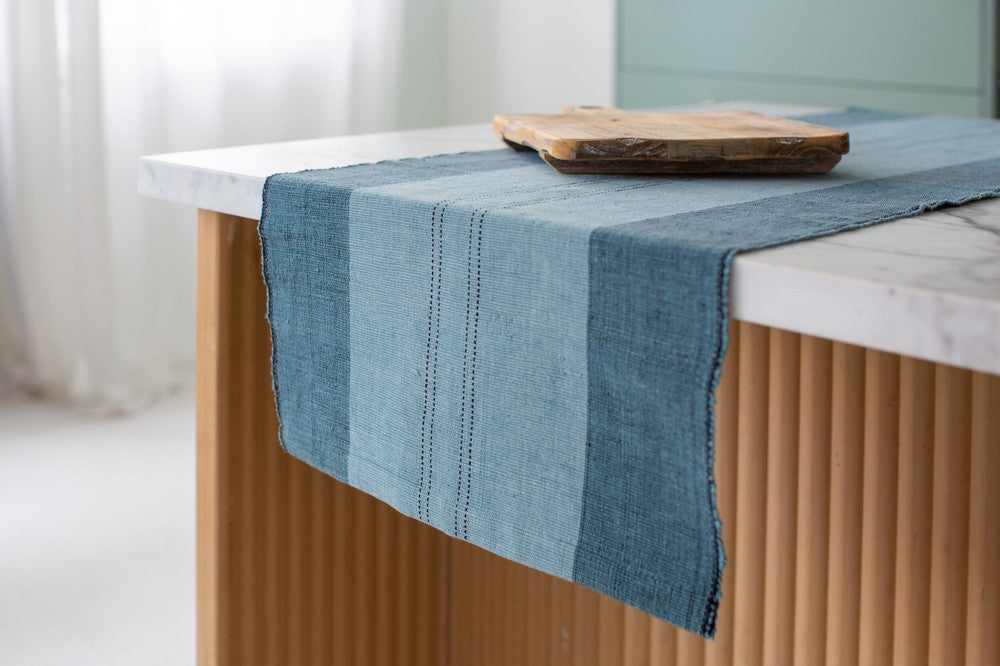 Sodo table runner in flax 